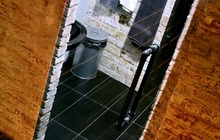 Раздвижные перегородки из тонированного закаленного стекла для бутика  «КУКЛА»