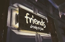 Ремонт под ключ изготовление конструкций в кафе «Friends»